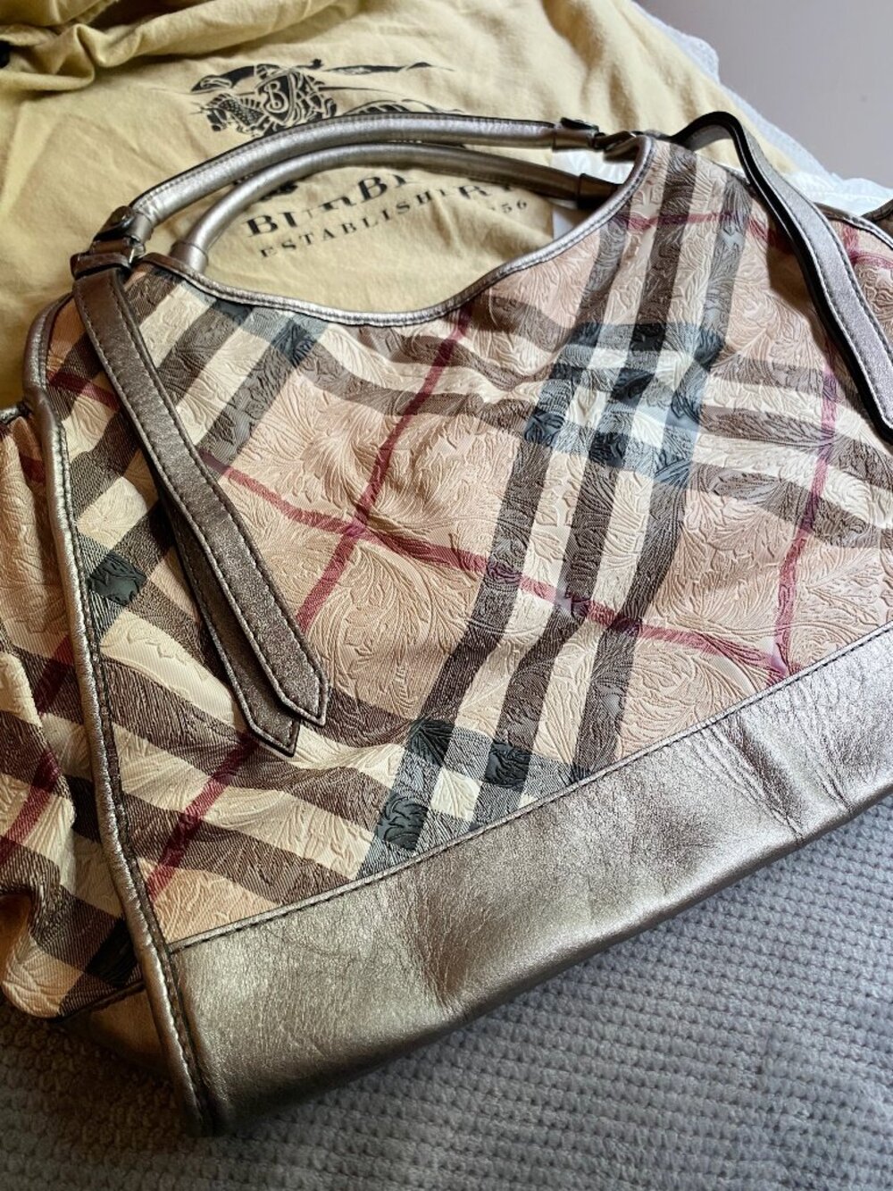 Burberry Nova Check large embossed bag